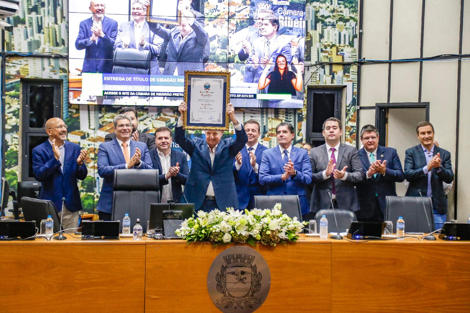 Título de cidadão ribeirão-pretano é entregue ao empresário José Isaac