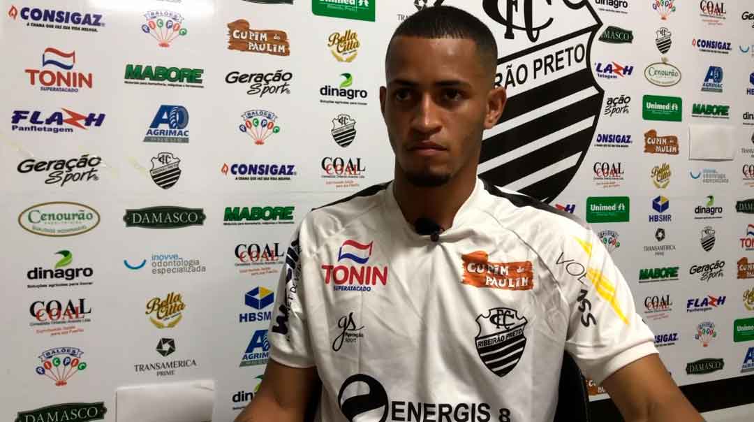 Comercial Apresenta O Lateral Felipe Santana De 21 Anos