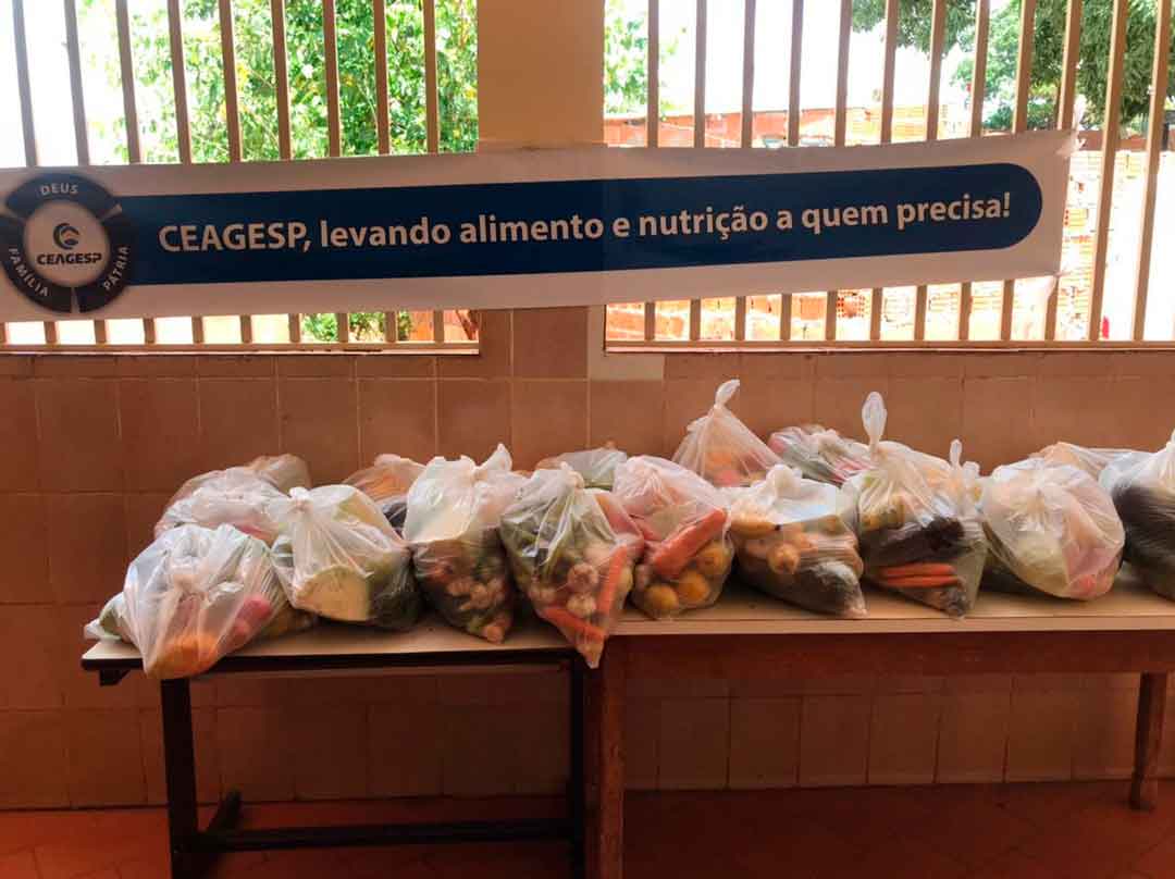 “Nutriação” Entrega Kits Na Comunidade Das Mangueiras