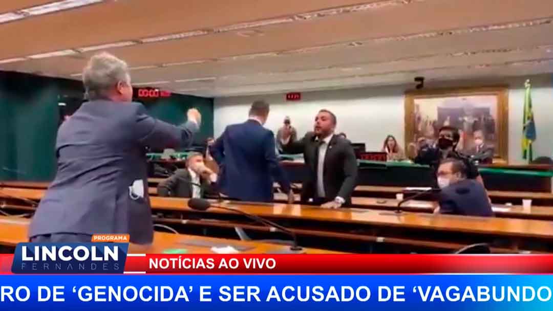 Deputados &#8220;Quebram O Pau&#8221; Na Câmara