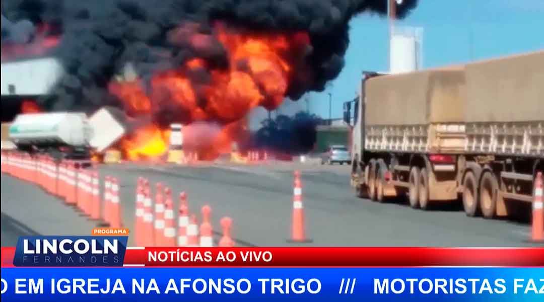 Caminhão Bate, Explode Em Praça De Pedágio E Deixa 4 Mortos