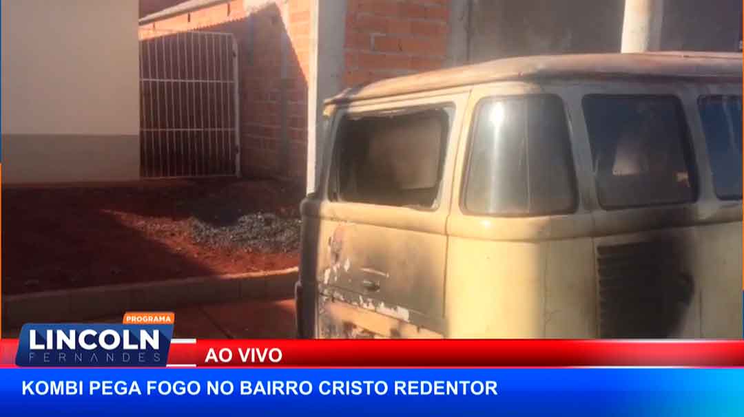 Kombi Pega Fogo No Bairro Cristo Redentor