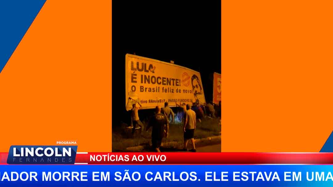 Outdoor Com Foto De Lula É Derrubado Por Populares