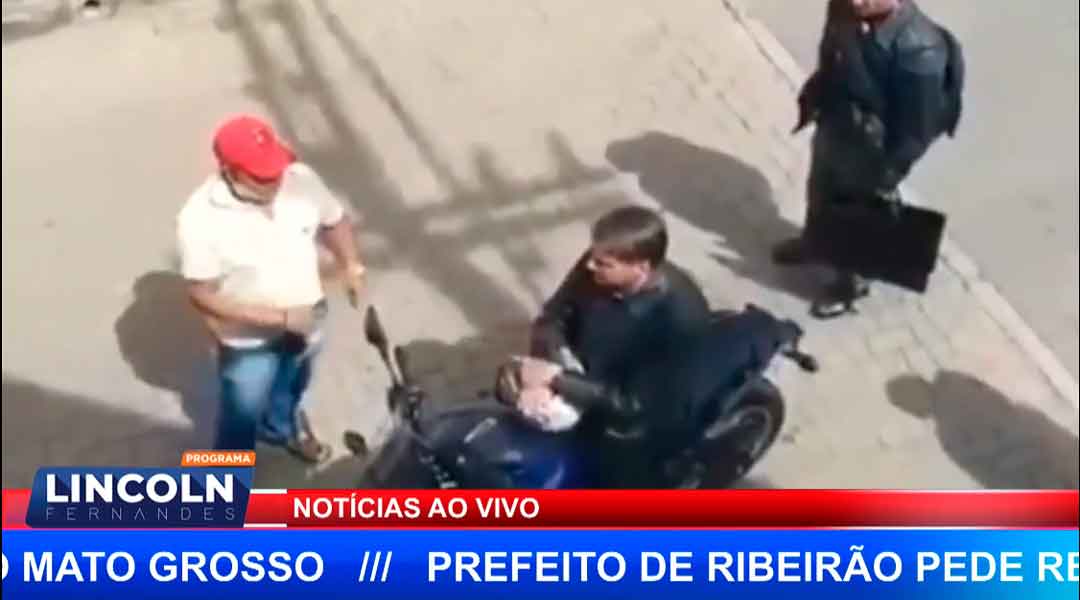 Bolsonaro Visita População Durante Passeio De Moto