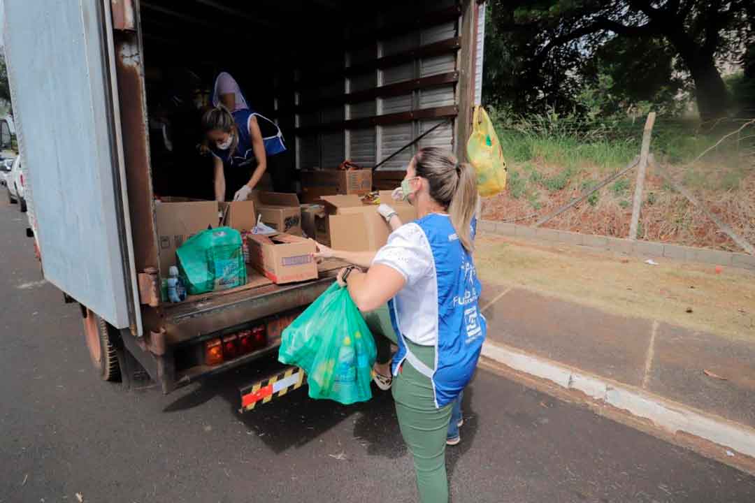 Drive Trhu Arrecada Mais De 20 Toneladas De Alimentos