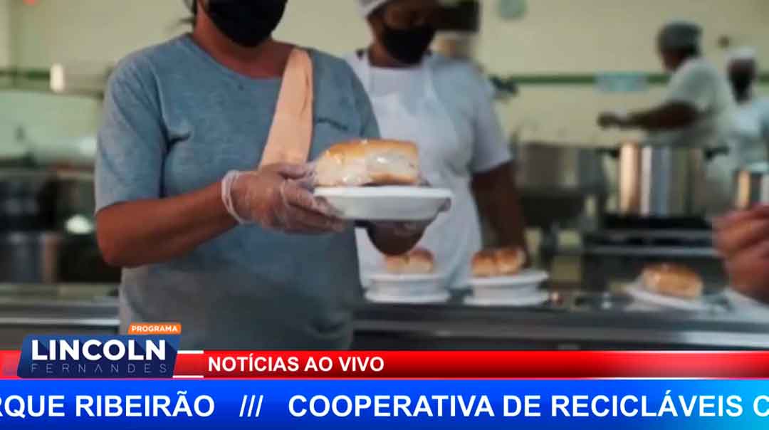 Secretário Mostra Distribuição De Alimentos Para Escolas