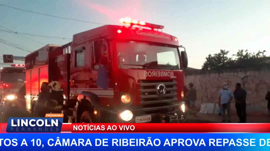 Incêndio Na Cel. Américo Batista Mobiliza Bombeiros Na Manhã De Hoje