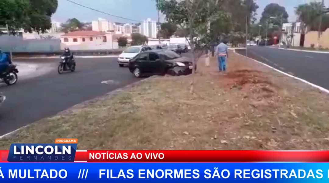 Motorista Suspeito De Estar Embriagado Provoca Acidente Na Fiusa Abandona O Carro E Foge