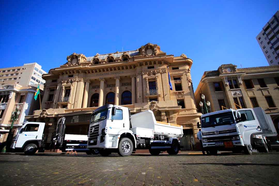 Secretaria Da Infraestrutura Recebe Três Caminhões Zero Quilômetro