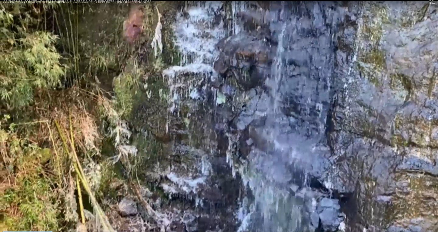 Cachoeira Congelada Em Urupema-Sc Flagrada Pelo Repórter Lincoln Fernandes