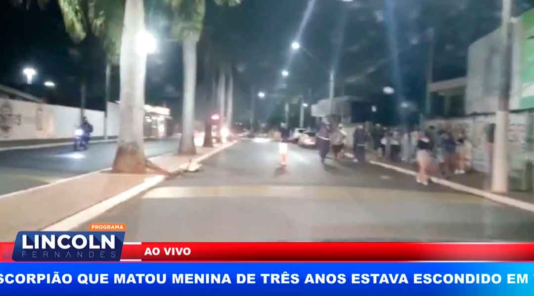 Caminhão Pipa Joga Água Em Aglomeradores Na Cidade De Tambaú-Sp