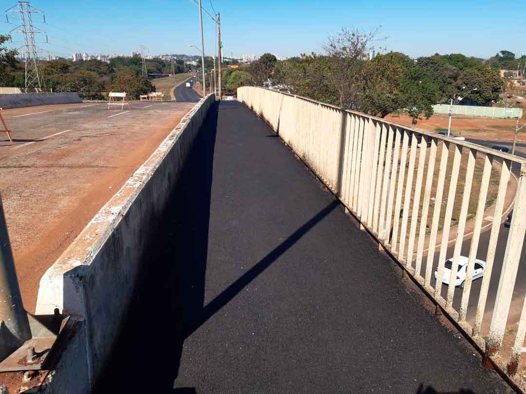 Prefeitura Asfalta Passarela No Pontilhão Da Via Norte