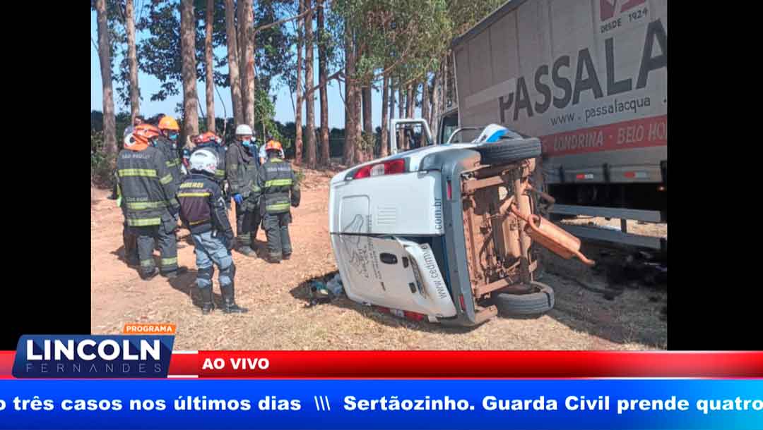 Acidente Na Rodovia Irineu Rodrigues Pereira Entre Caminhão E Utilitário