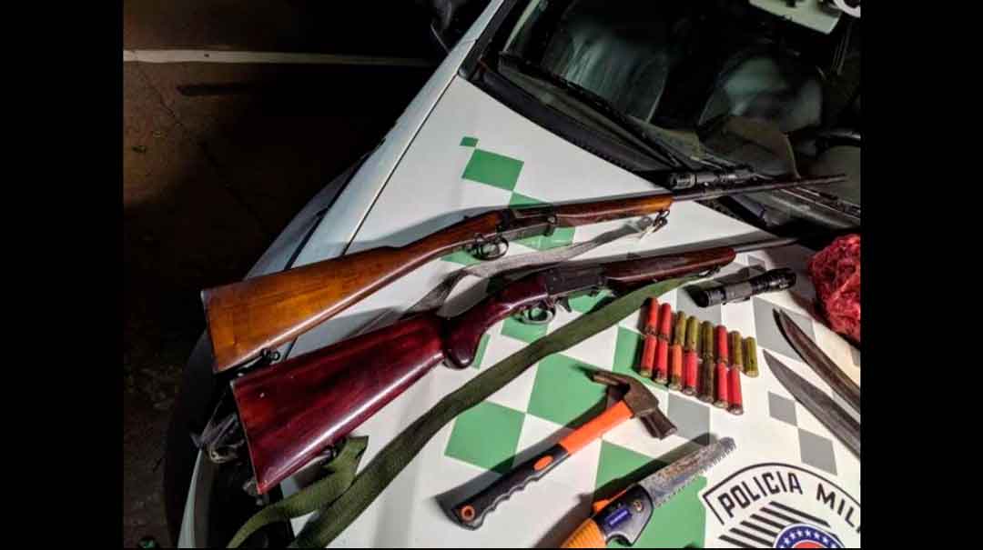 Caçadores São Flagrados Com Armas E Animais Silvestres Em Mata Na Região De São Carlos