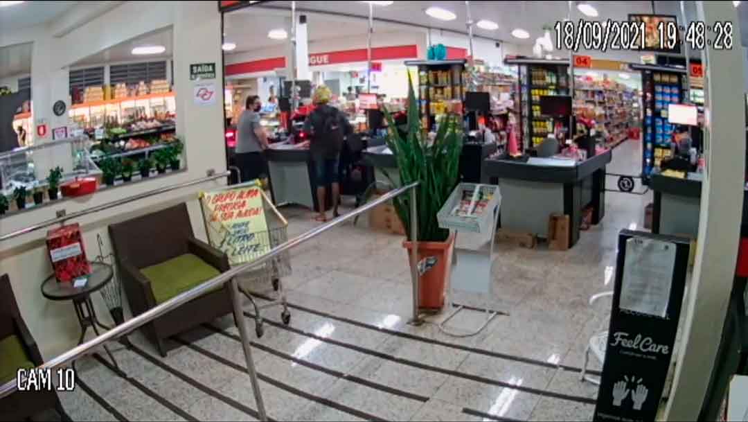Câmera De Segurança Flagra Assalto A Supermercado Em Orlândia