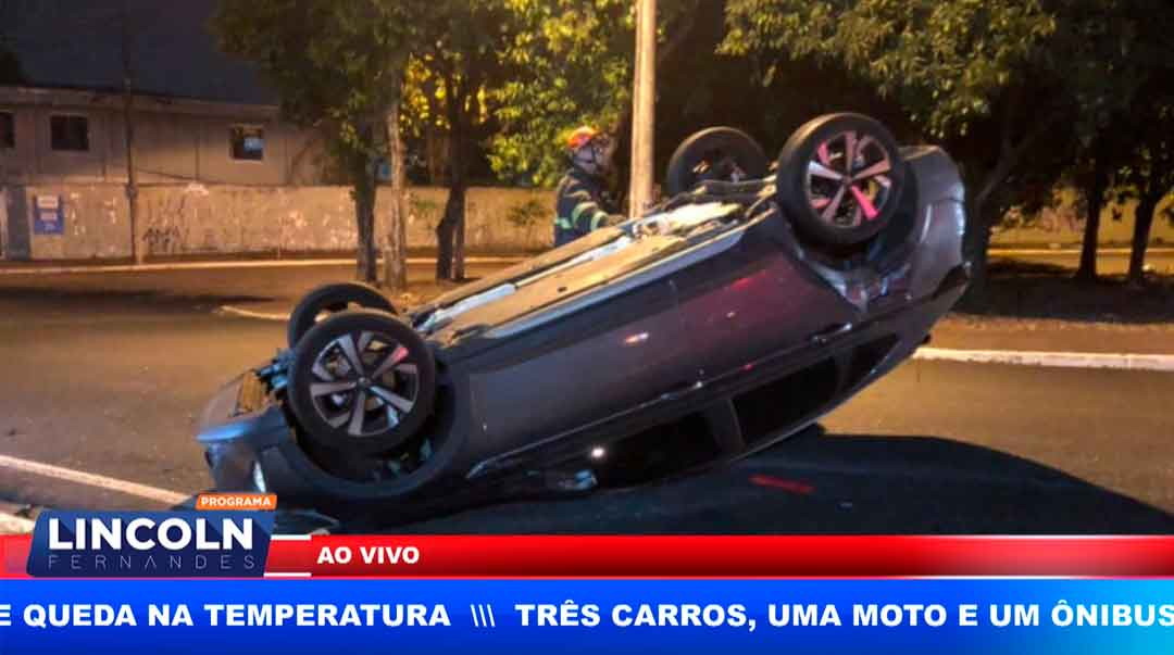 Carro Bate Em Caminhão E Capota Na Zona Leste De Ribeirão