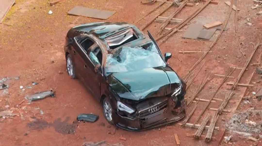 Carro De Luxo Cai Em Canteiro De Obra Parada Em Ribeirão Preto