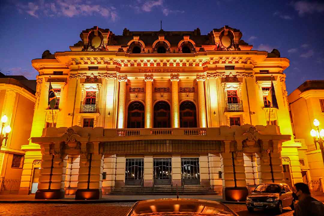 Theatro Pedro Ii Tem Fachada Iluminada De Amarelo Em Prevenção Ao Suicídio