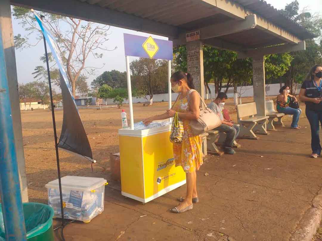 Usuários De Ônibus Da Zona Norte Recebem Kit Preventivo À Covid-19