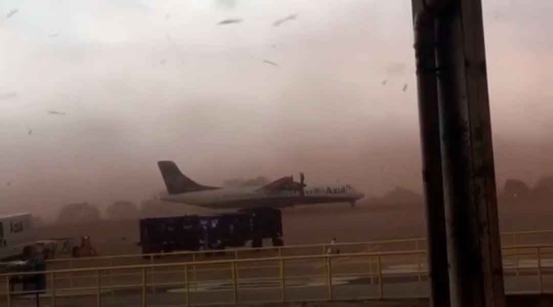 Vento Vira Avião No Pátio Do Aeroporto Leite Lopes Em Ribeirão Preto