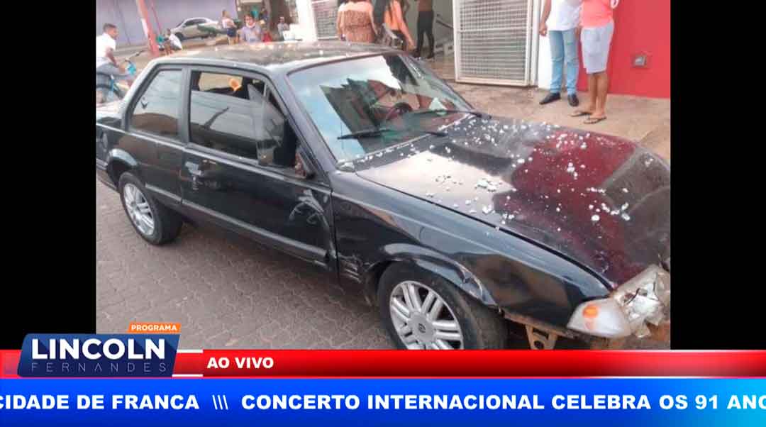 Motorista Aparentemente Embriagada Invade Loja E Atropela Mãe E Criança