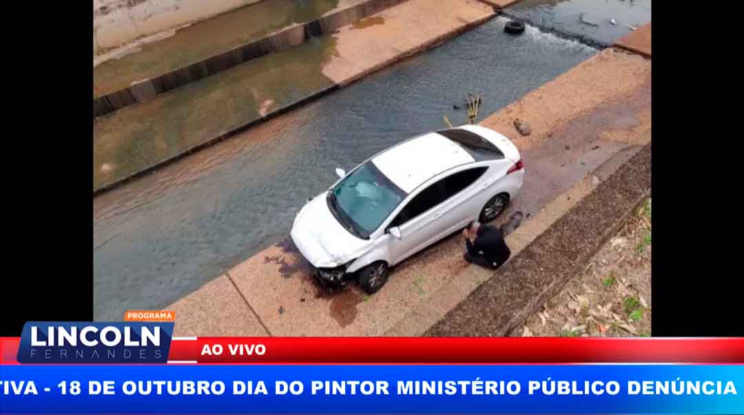 Motorista Perde Controle De Carro Acaba Dentro Do Córrego Dos Bagres Na Cidade De Franca