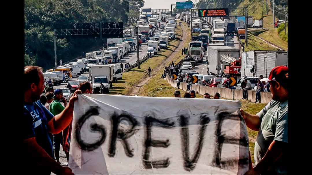 Transportadoras De Combustíveis Fazem Paralisação Contra Alta De Preços