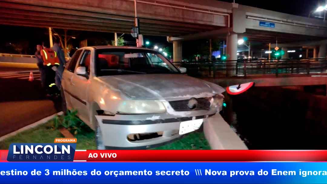 Carro Com Criança Quase Caí No Córrego Da Francisco Junqueira