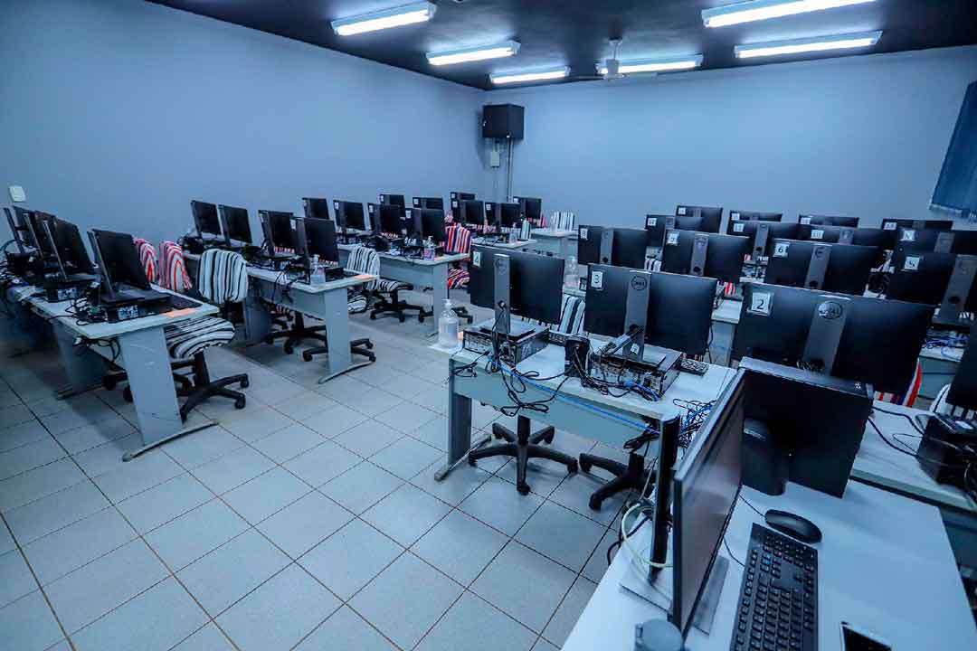 Educação Entrega 1.500 Novos Computadores Para A Rede Municipal