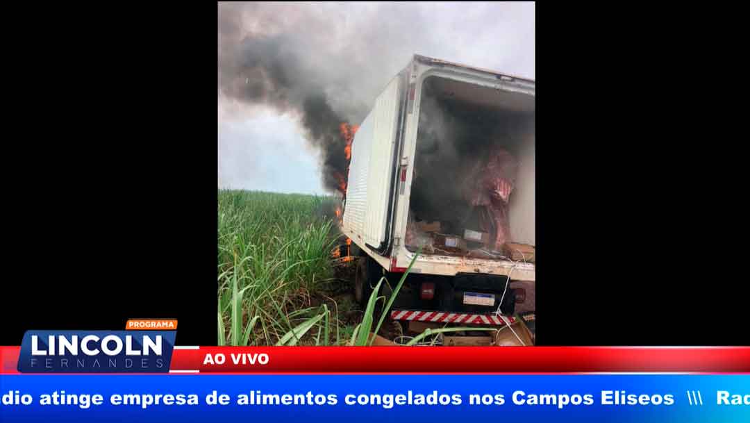 Ladroes Roubam Carga De Carne E Ateiam Fogo Na Cabine