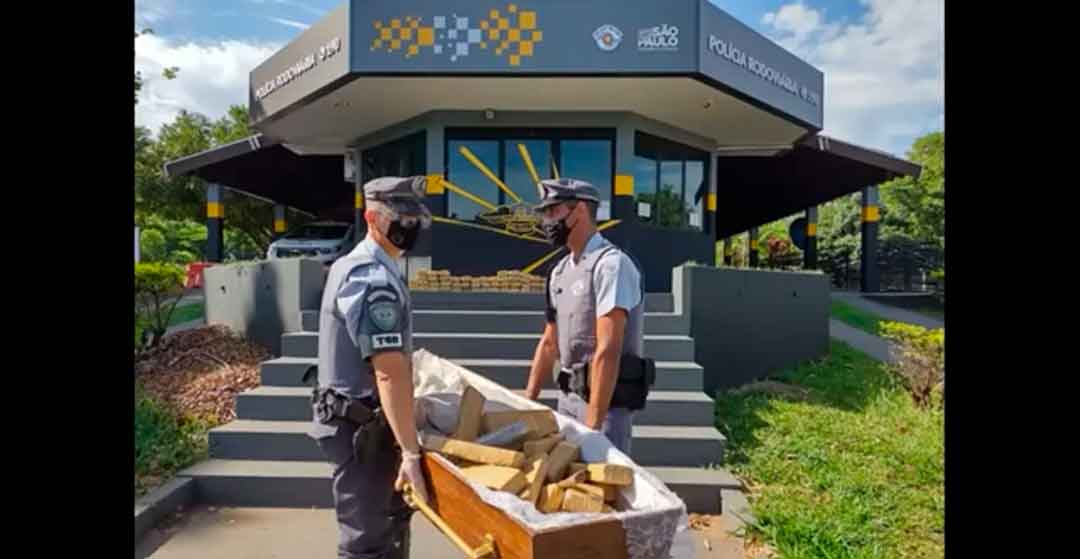 Polícia Rodoviária Encontra Maconha Escondida Em Caixões