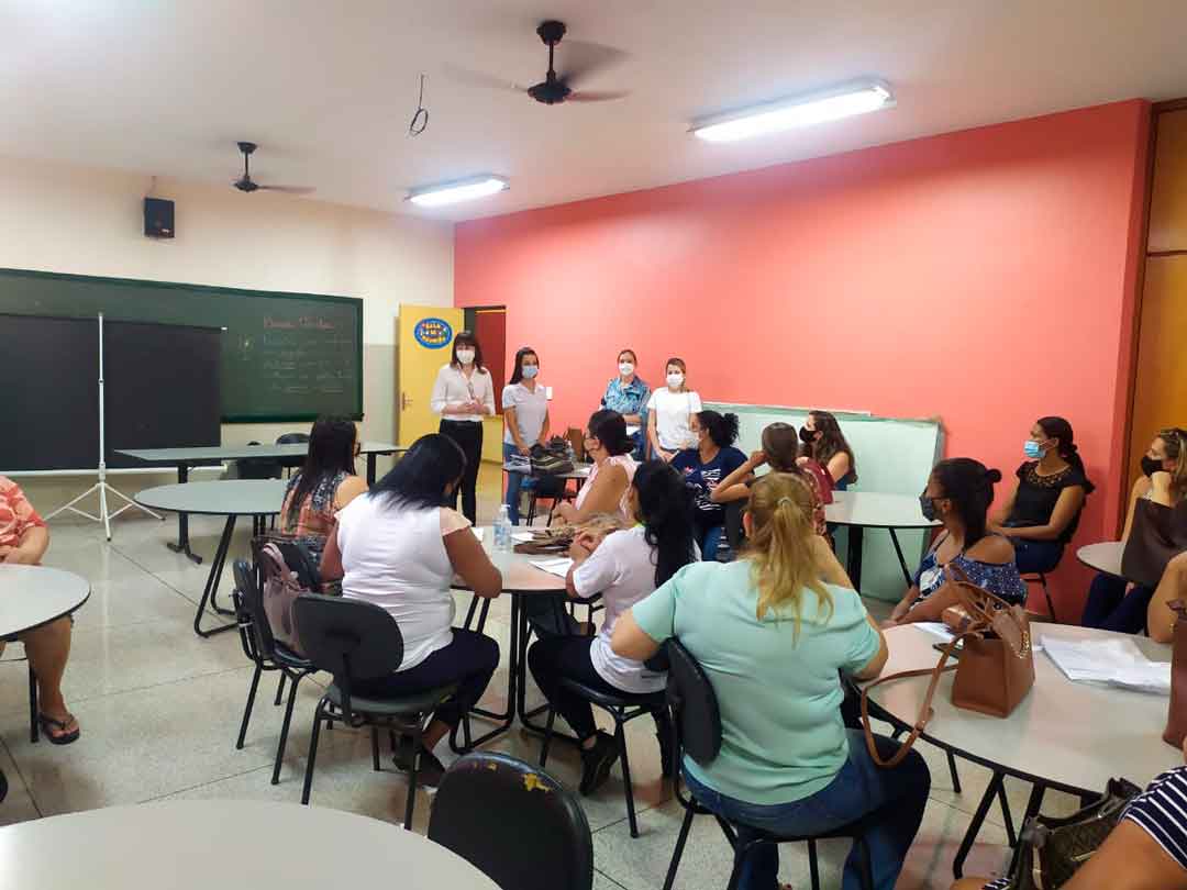 Secretaria De Educação Realiza Oficina De Reciclagem Para Merendeiras Da Rede Municipal De Ensino