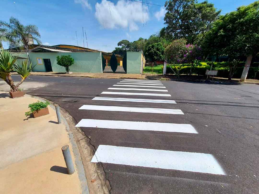 Sinalização É Renovada Em Ruas Do Bairro Léo Gomes