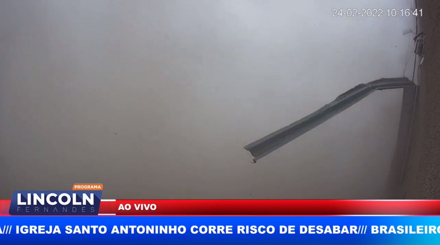 Imagem Impressionante Do Momento Em Que Uma Bomba Atinge Galpão Na Ucrânia