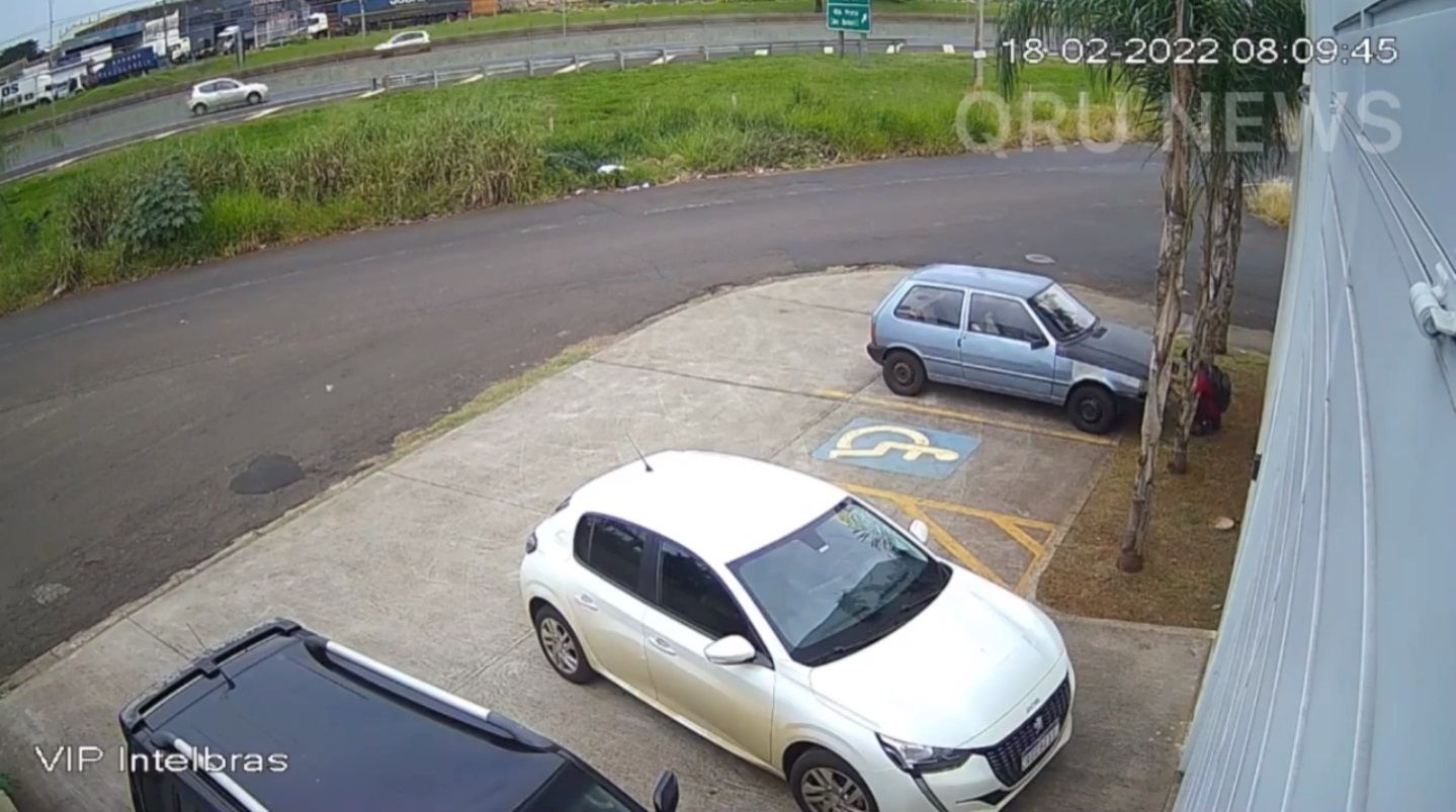 Ladrão Furta Bateria De Carro Estacionado Em Ribeirão Preto