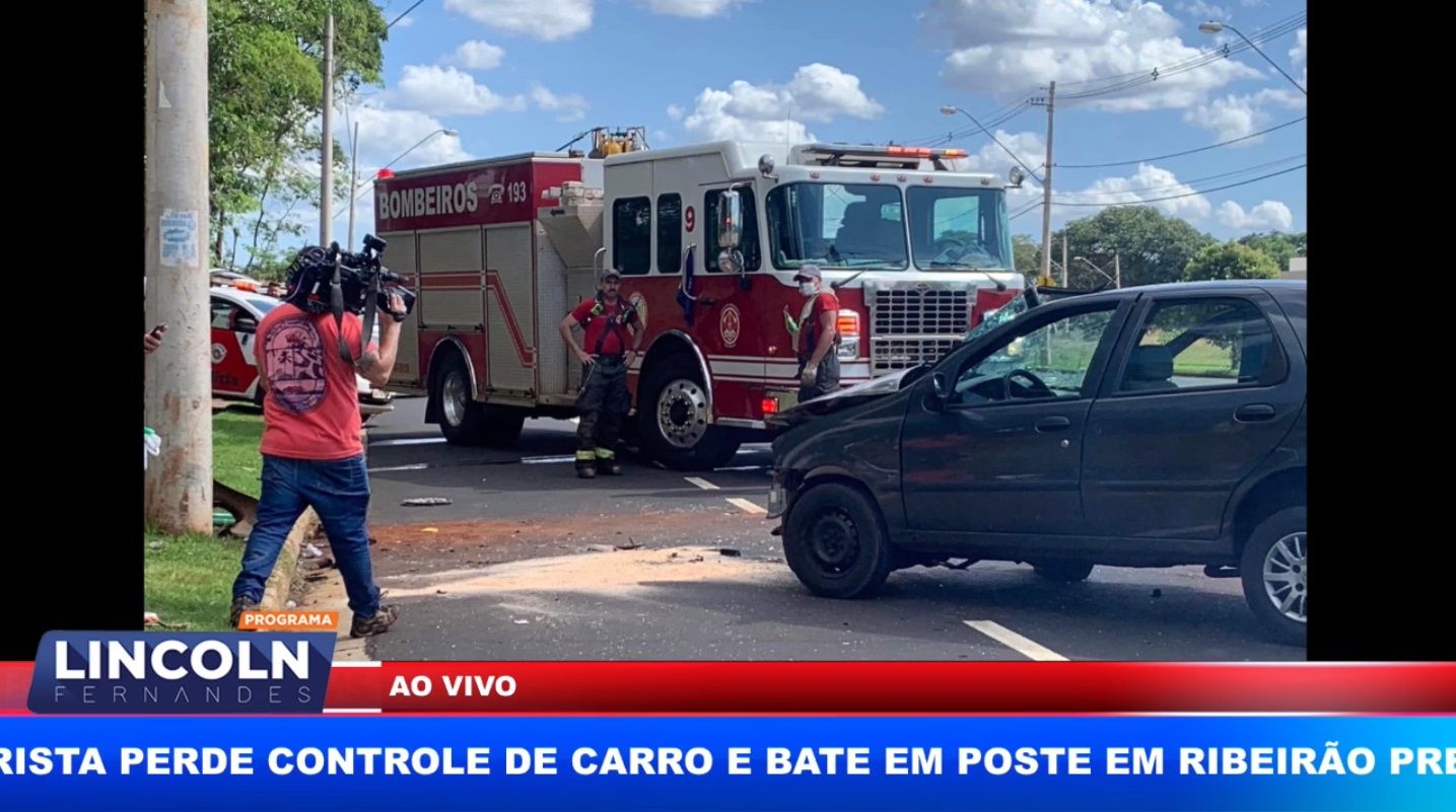 Motorista Perde Controle De Carro E Bate Em Poste Em Ribeirão Preto