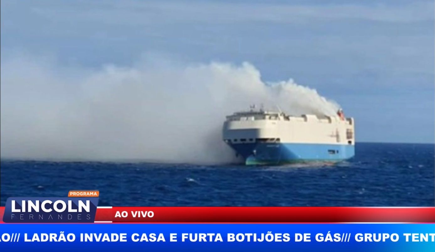 Navio Cargueiro Com 3,9 Mil Carros De Luxo Pega Fogo No Oceano Atlântico