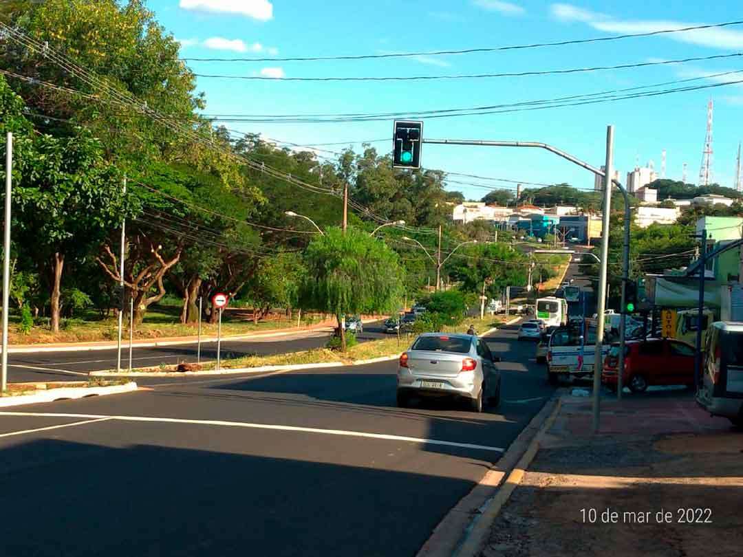 Novo Semáforo Inicia Funcionamento No Planalto Verde