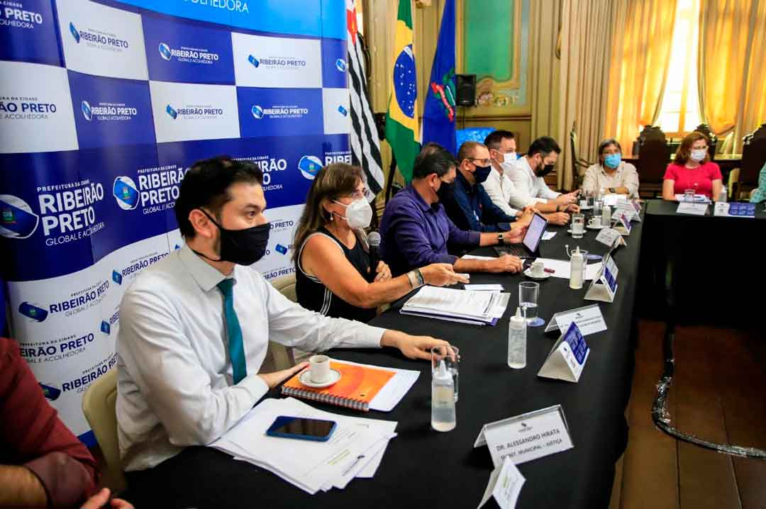 Prefeitura E Secretarias Se Reúnem Para Definir Ações De Combate À Dengue Na Cidade