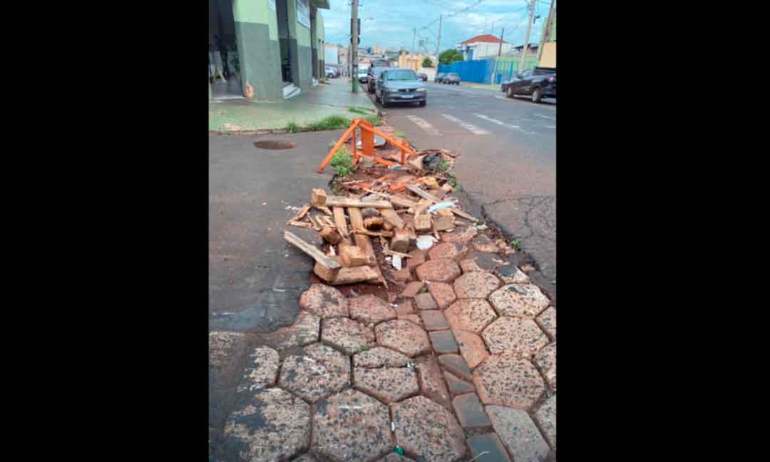 Valeta Em Cruzamento Na Rua Holanda Com A Brasil Causa Transtornos Para O Trânsito E Pedestres