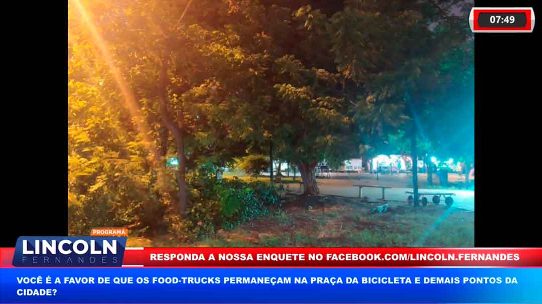 Praça Da Bicicleta É Tomada Por Mato Alto