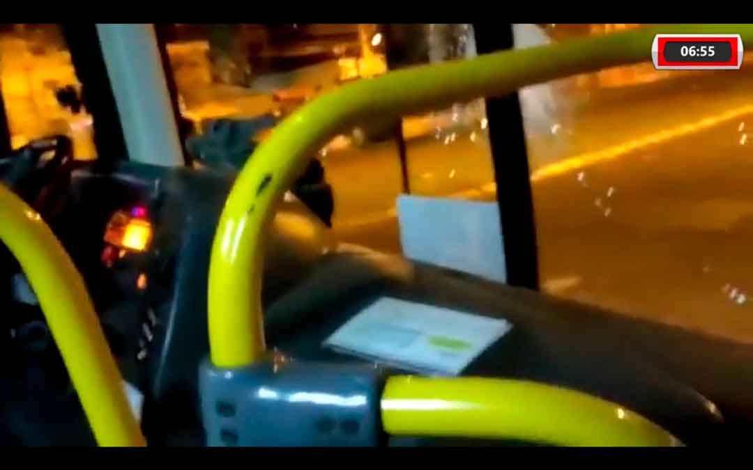 Ônibus Do Transporte Coletivo É Alvo De Vandalismo
