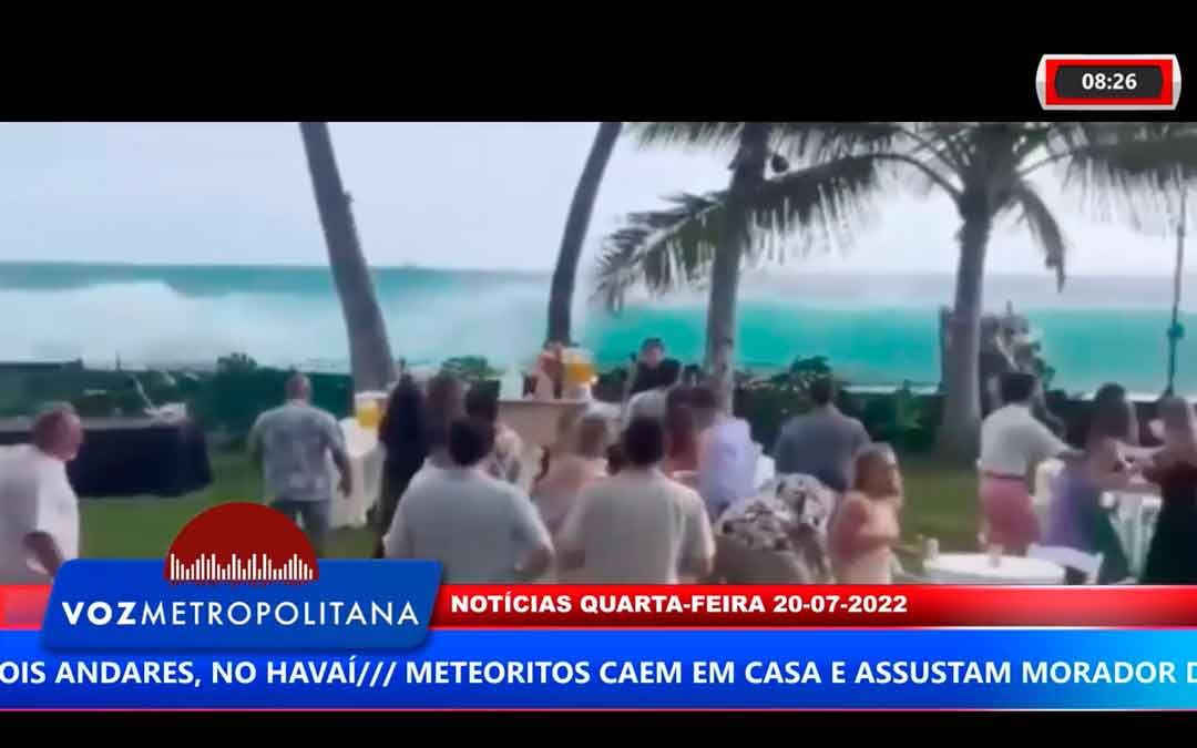 Ondas Invadem Festa De Casamento E Ultrapassam Prédios De Dois Andares, No Havaí