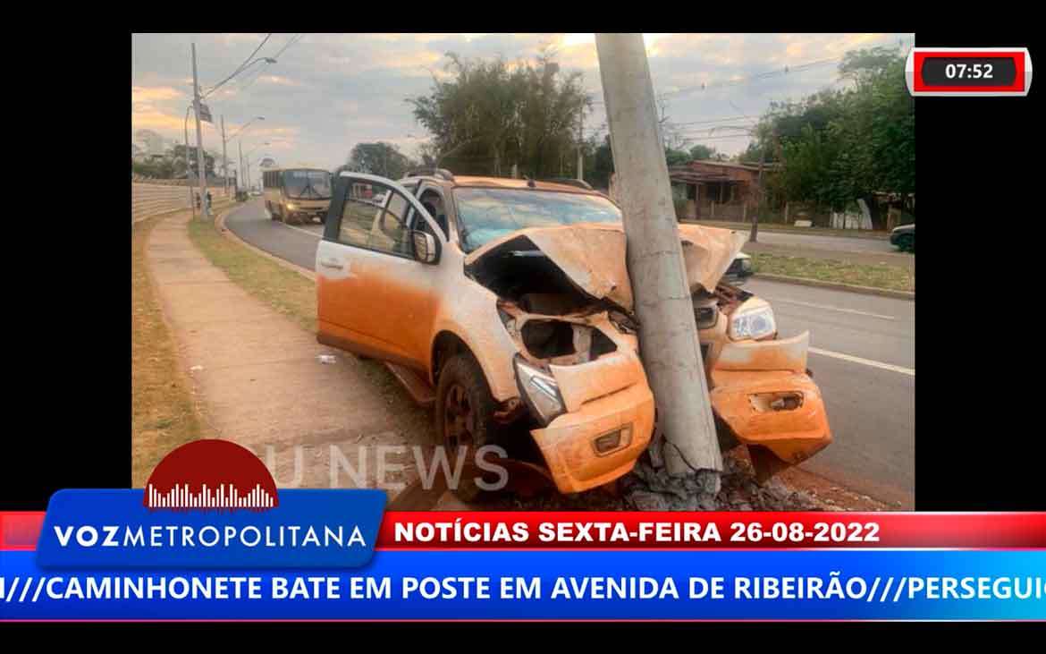 Caminhonete Bate Em Poste Na Antonia Mugnato Marincek Avenida