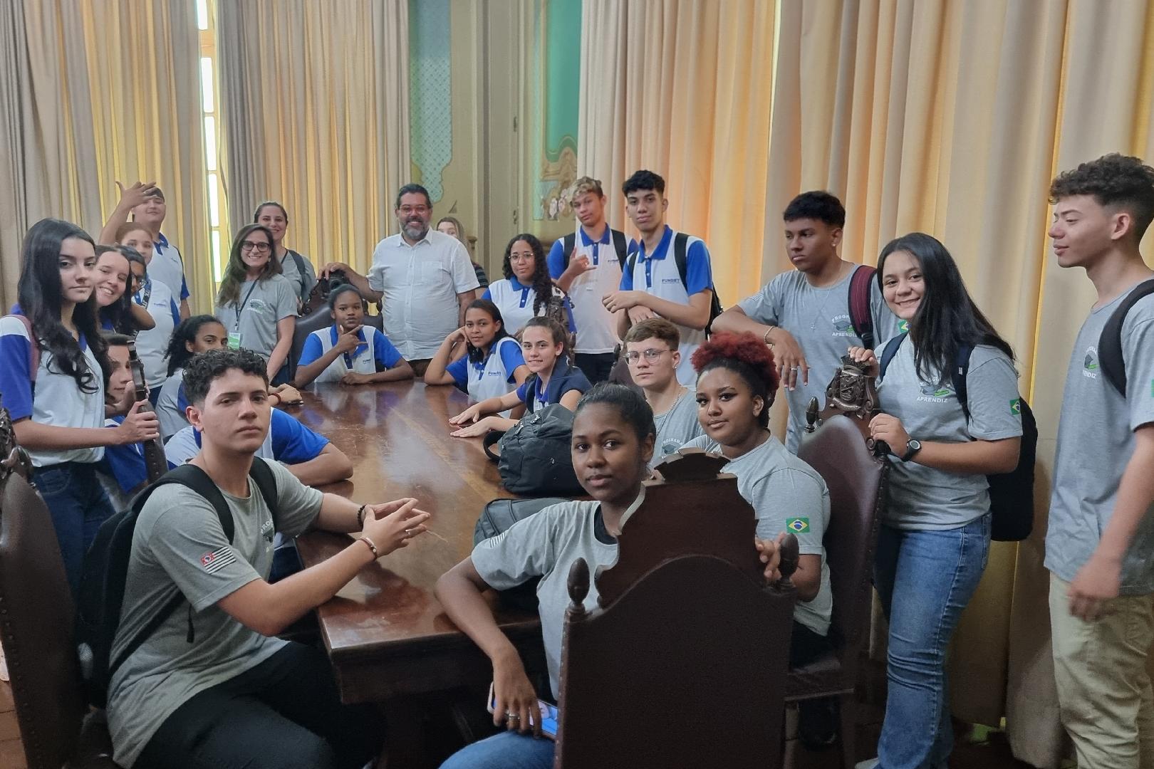 Jovens Aprendizes Da Fundet Visitam Palácio Rio Branco