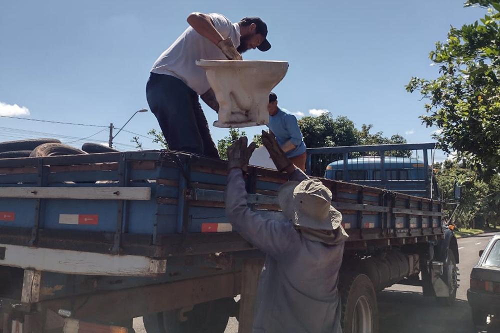 Mutirão Recolhe Mais De Três Toneladas De Possíveis Criadouros Do Mosquito Da Dengue