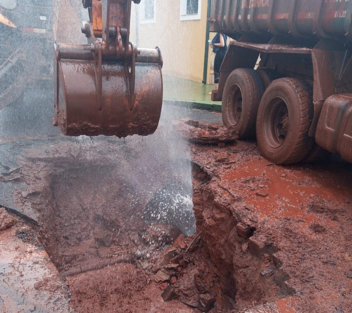 Saerp Realiza Manutenção Em Sistema De Abastecimento Na Vila Tibério