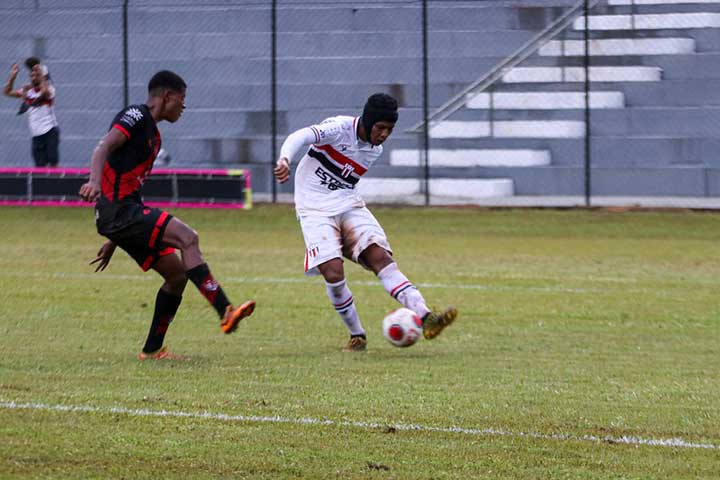 Botafogo Sai Na Frente, Mas Sofre A Virada Na Estreia