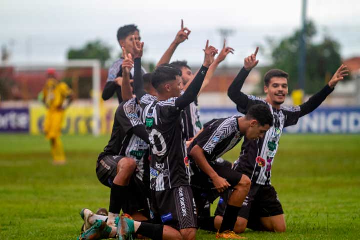 Comercial Vence Volta Redonda E Se Aproxima Da Classificação