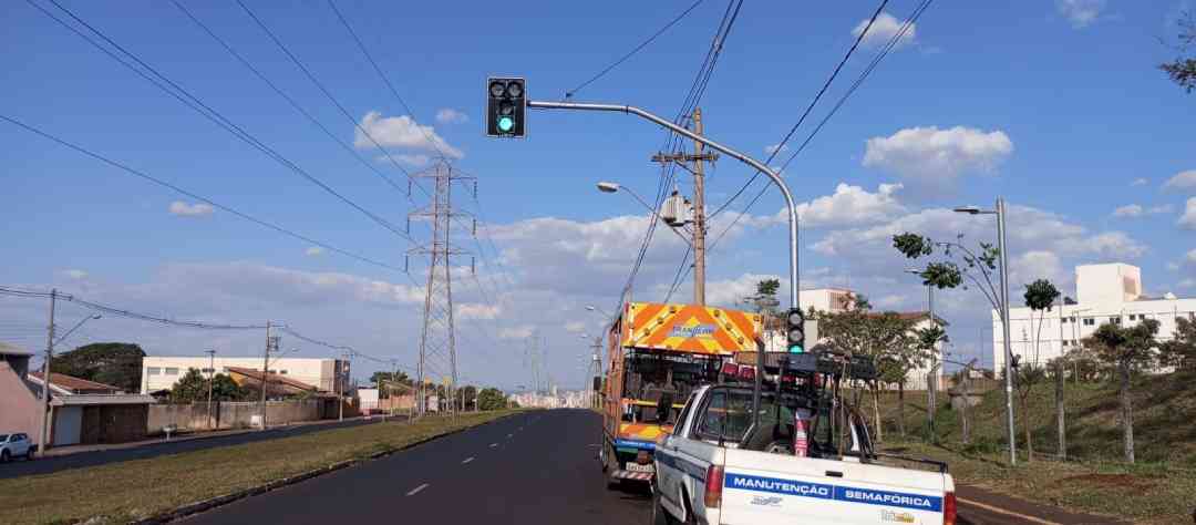 Novo Semáforo Entra Em Funcionamento Perto Do Bom Prato Próximo Ao Hc